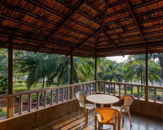 Shantai By the Lake - Guhāgar - Balcón
