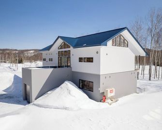 Blue Heron - Rusutsu - Building