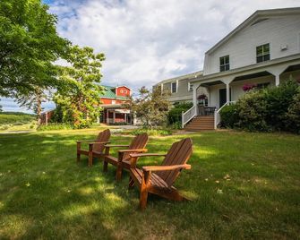 Maple Hill Farm Inn - Hallowell - Patio