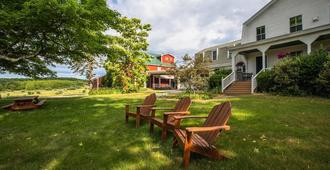 Maple Hill Farm Inn - Hallowell - Patio