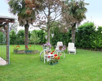 Nice apartment for 6 guests with WIFI, TV, patio, pets allowed and parking - Eraclea - Ristorante