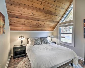 Updated Kingsport Home with Deck and Mtn Views! - Kingsport - Bedroom