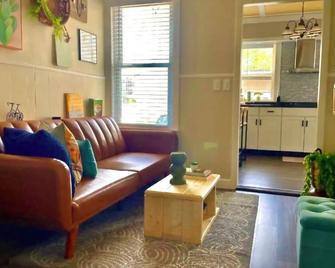 Step into a serene stay where electric charm meets cozy coastal tranquility. - Pawtucket - Living room