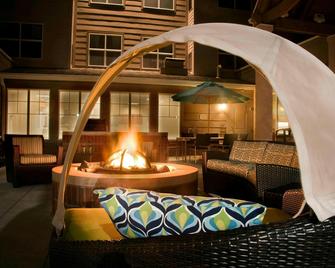 Residence Inn by Marriott Toledo Maumee - Maumee - Uteplats
