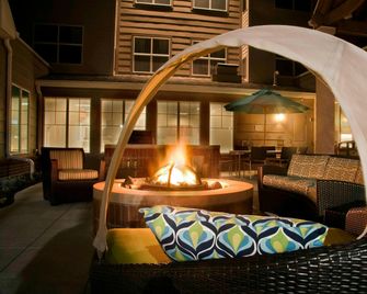 Residence Inn by Marriott Toledo Maumee - Maumee - Pati