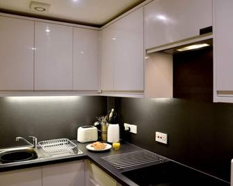 Garden Apartment - Basement Apartment in Leafy Knutsford - Knutsford - Kitchen