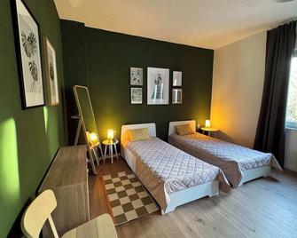 Big apartment with Parking, 30 min to Düsseldorf - Duisburg - Bedroom