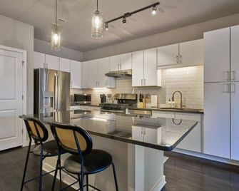 Comfy 2bd Abode Mins from Dt Clayton | Pool | Gym - Clayton - Cocina