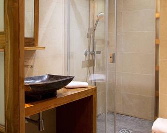 Lourmarin luxury apartment Air Con central location - Lourmarin - Salle de bain