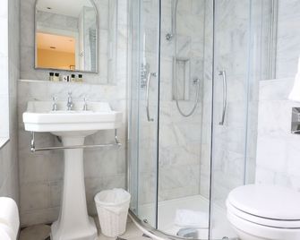 Tyndall Villa Boutique B&B ไทนดอลล์วิลลา บูทีค แอนด์ บีแอนด์บี - บาร์ท - ห้องน้ำ