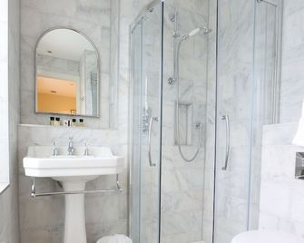 تيندال فيلا بوتيك بد آند بريكفاست - باث - حمام