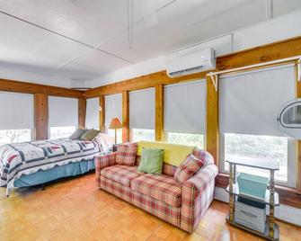 Near Golf & Marina: Sunset Beach Getaway! - Sunset Beach - Bedroom