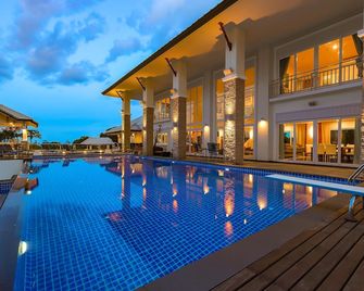 7 Bedrooms Mansion on The Golf Course! JB2 - Cha-am - Uima-allas