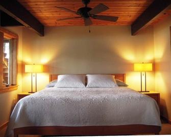 Bethel Maine Waterfront, a Sunday River vacation rental - Bethel - Bedroom