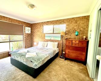Sandy Surfer - Tweed Coast Holidays - Cabarita Beach - Bedroom