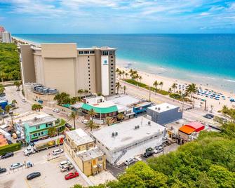 The Purple Pelican Beachfront with Ocean Balcony Unit 5 - Fort Lauderdale - Plaża