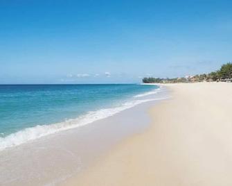 موين باي ريزورت - فان ثيت - شاطئ