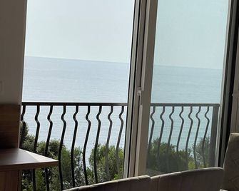 Hotel R - Bar - Balkon