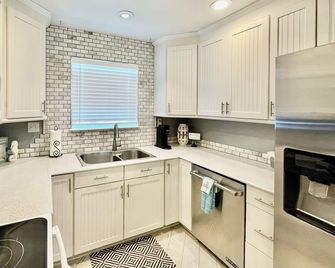 Jamaica Beach Getaway, Close to Beach! - Jamaica Beach - Cocina