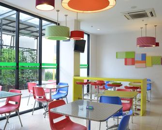 Pop! Hotel Tebet Jakarta - Yakarta - Restaurante