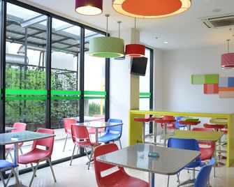Pop! Hotel Tebet Jakarta - ג'קרטה - מסעדה