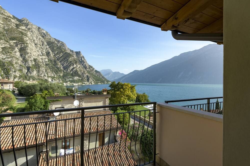 Hotel Garda Bellevue - לימונה סול גרדה - מרפסת