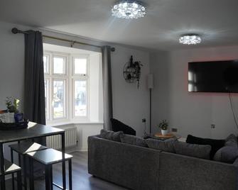 Lovely 3-bed House in Solihull - Solihull - Wohnzimmer