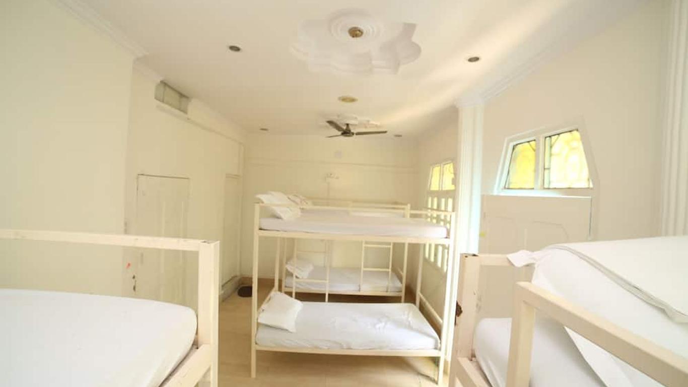 Roadhouse Hostel Varanasi