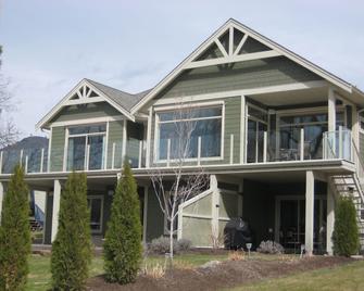 Waterfront Bed & Breakfast or Short Term Vacation Rental in Oliver B.C. - Oliver - Edificio