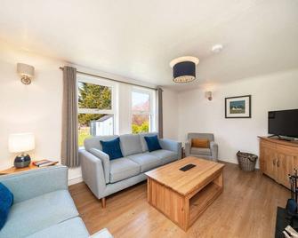 Country cottage nestled in the stunning surroundings of rural Duror, Highlands. - Appin - Living room