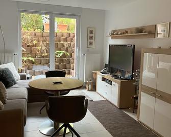 FeWo Monarchenhügel in Seenähe, Garten, Terrasse, Carport mit Wallbox - Leipzig - Phòng khách