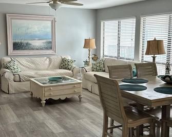 Beachview 212 Pool side view / Not Gulf Front\n - Navarre - Living room