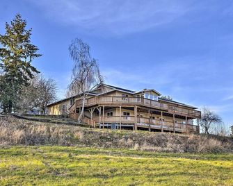 Fully Remodeled Hillsboro Home with Home Theater! - Hillsboro - Building