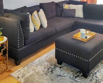 Modern Cozy Gem located 20 minutes from Atlanta airport - Fairburn - Living room