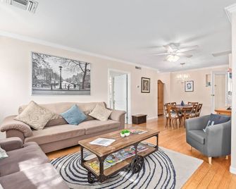 Private One Bedroom Hideaway in the Heart of Scottsdale - Scottsdale - Living room