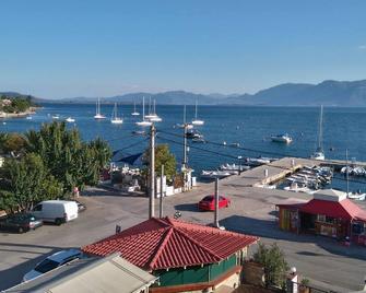Award-winning, Very Spacious, Pool & Private Gardens, Beaches, 5's, real Greece - Karavomilos - Vista del exterior