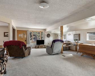 Farmhouse Ranchette - Horses Welcome - Belle Fourche - Wohnzimmer