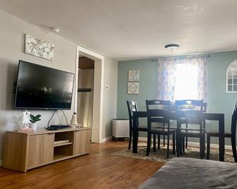 Cozy 2 Bedroom House - Adrian