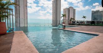 Innfiniti Hotel & Suites - Ciudad de Panamá - Piscina