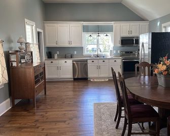 2nd Street Retreat - Pulaski - Кухня