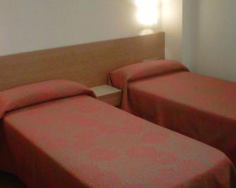 Hostal Rambla - Sant Boi de Llobregat - Bedroom