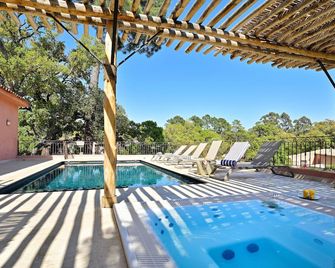 Hotel Residence U Paesolu - Sainte-Lucie-de-Porto-Vecchio - Piscina