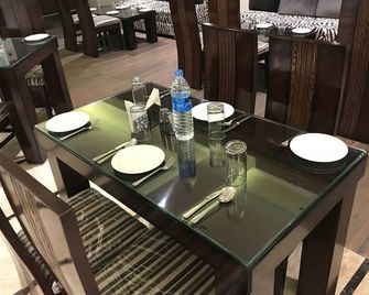 Heaven View Clarks Inn - Kanpur - Restaurant