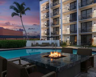 Courtyard by Marriott Fort Lauderdale East/Lauderdale-by-the-Sea - Fort Lauderdale - Piscina