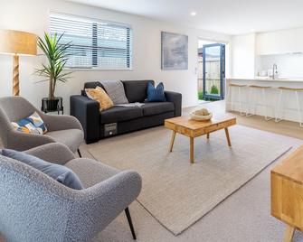 Hot Tub Haven! Games Room, Garden & E-Bikes - Christchurch - Wohnzimmer