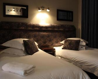 Bains Lodge - Bloemfontein - Bedroom