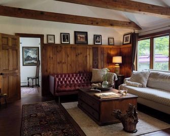 Magical Riverside Homestead in the Hudson Valley - New Paltz - Wohnzimmer