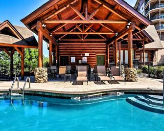 Cozy Cabin Near Dollywood with Hot Tub & Grill - Pigeon Forge - Piscina