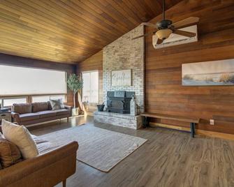 Salty Anchor Seaside Stay - Grayland - Sala de estar