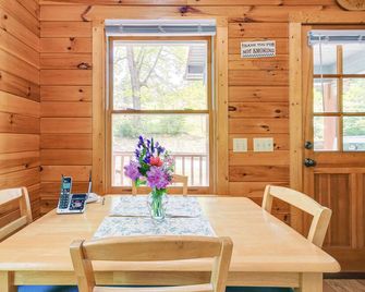 Charming Cabin w/ Wraparound Deck in Blue Ridge! - Sparta - Comedor